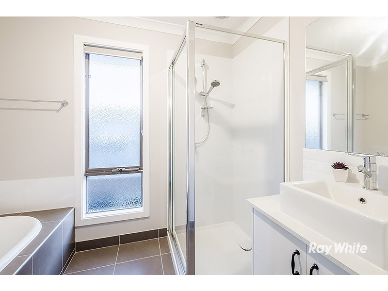 7 Maeve Circuit, Clyde North VIC 3978