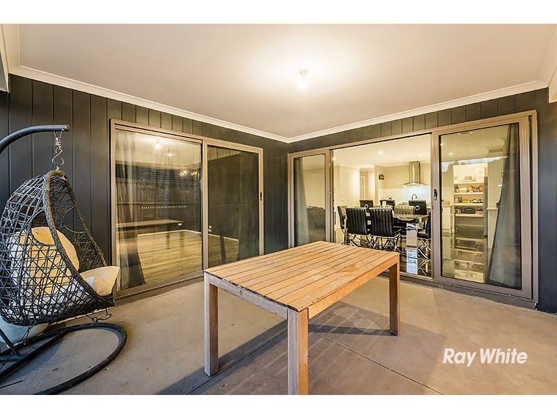 7 Maeve Circuit, Clyde North VIC 3978