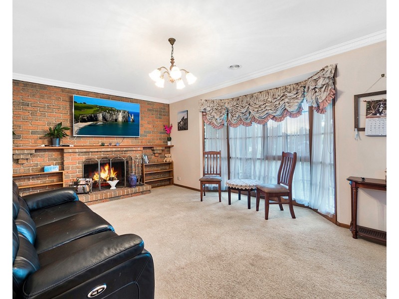 6 Yaltara Close, Cranbourne West VIC 3977