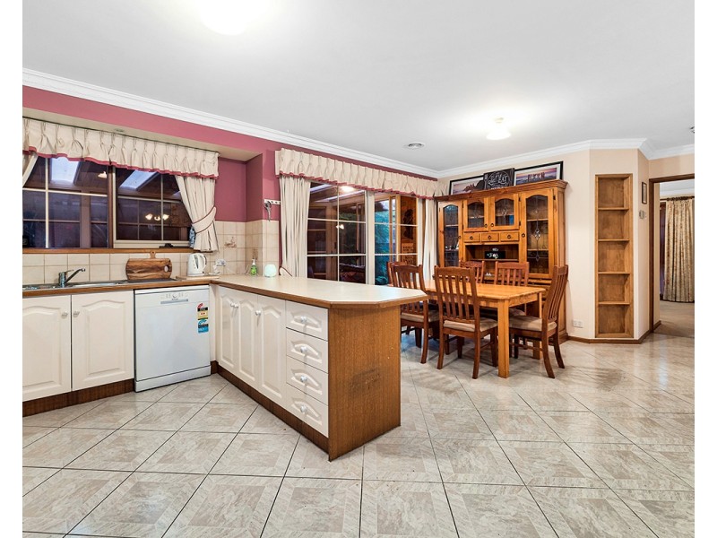 6 Yaltara Close, Cranbourne West VIC 3977