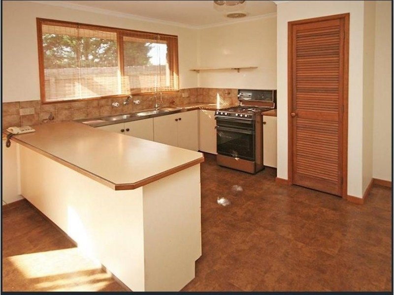 1 Wisteria Court, Cranbourne North VIC 3977