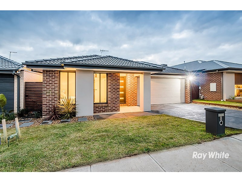 8 Hassett Lane, Cranbourne West VIC 3977