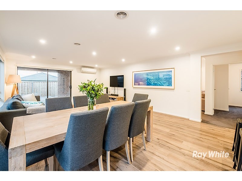 8 Hassett Lane, Cranbourne West VIC 3977