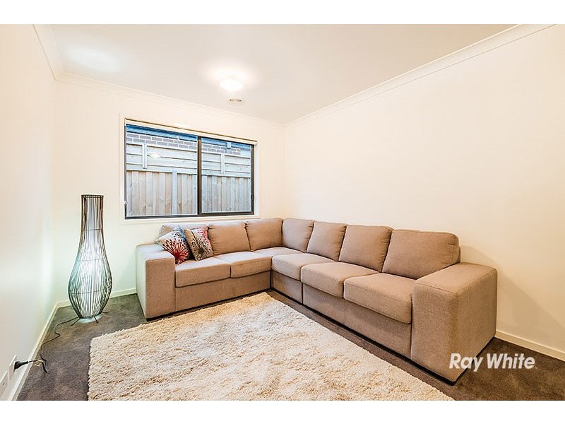 8 Hassett Lane, Cranbourne West VIC 3977