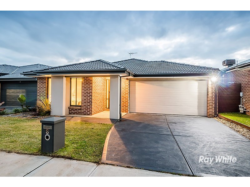 8 Hassett Lane, Cranbourne West VIC 3977