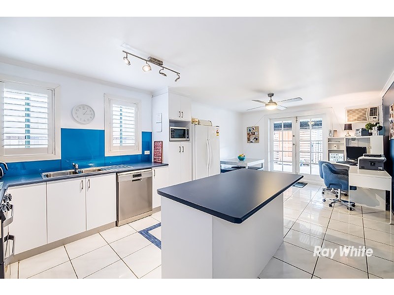 18 Charlotte Place, Cranbourne West VIC 3977