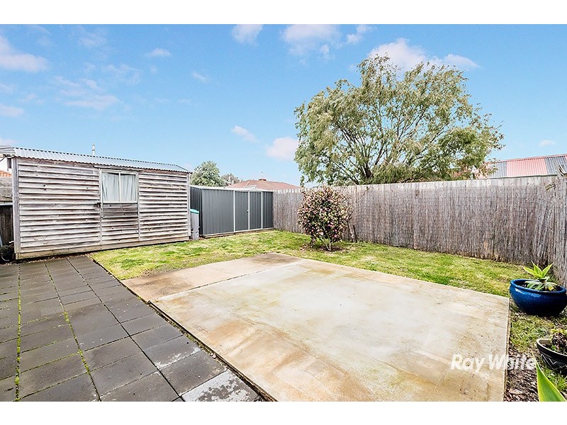 18 Charlotte Place, Cranbourne West VIC 3977