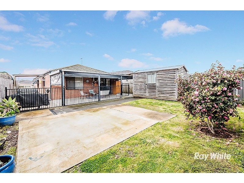 18 Charlotte Place, Cranbourne West VIC 3977