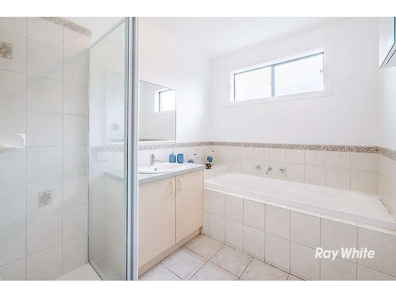 18 Charlotte Place, Cranbourne West VIC 3977