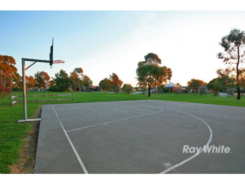 18 Charlotte Place, Cranbourne West VIC 3977