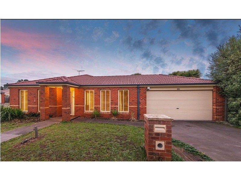 231 Monahans Road, Cranbourne West VIC 3977