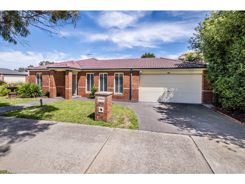 231 Monahans Road, Cranbourne West VIC 3977