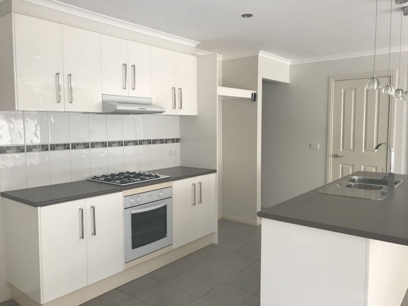231 Monahans Road, Cranbourne West VIC 3977