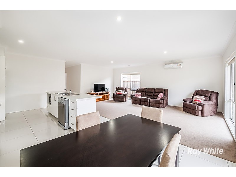 9 Lemon Grove, Cranbourne West VIC 3977