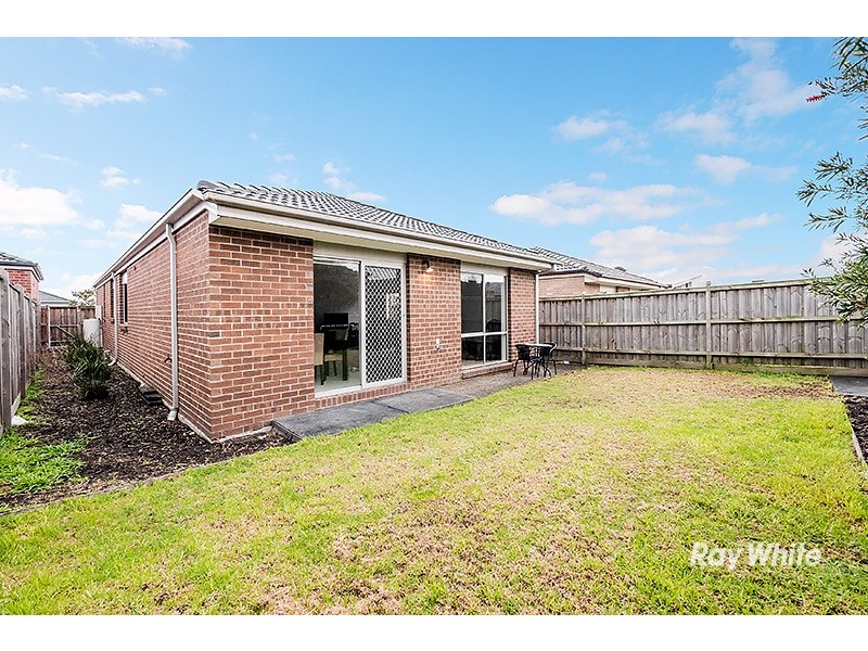 9 Lemon Grove, Cranbourne West VIC 3977