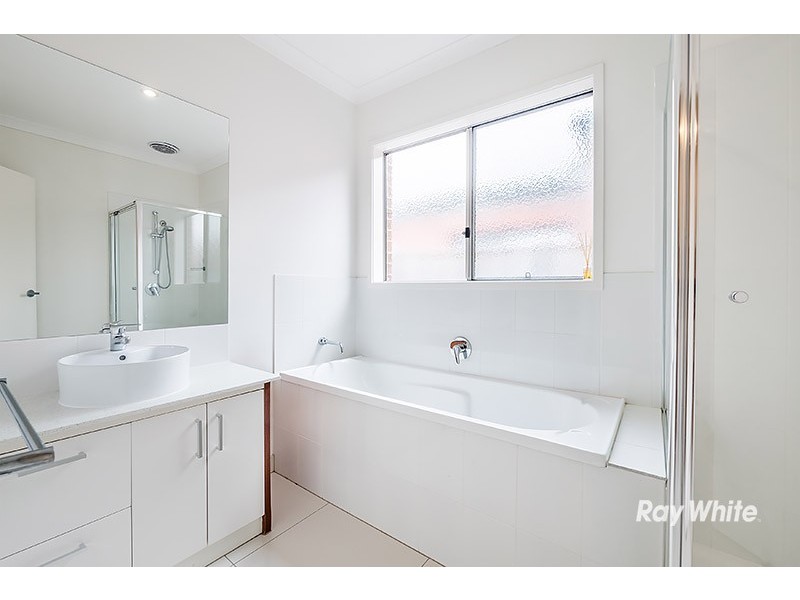 9 Lemon Grove, Cranbourne West VIC 3977