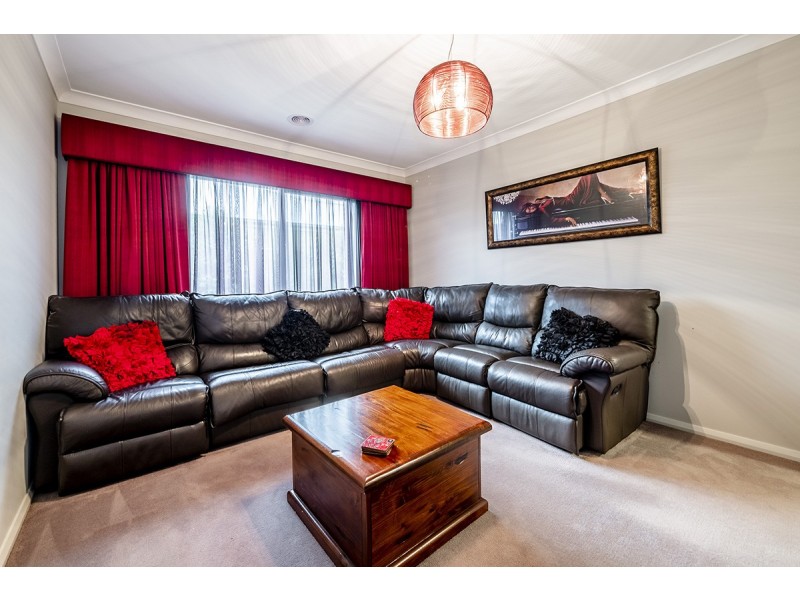 19 Union Street, Clyde North VIC 3978