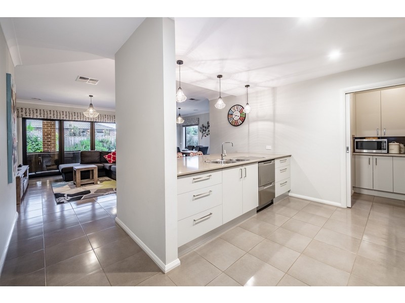 19 Union Street, Clyde North VIC 3978