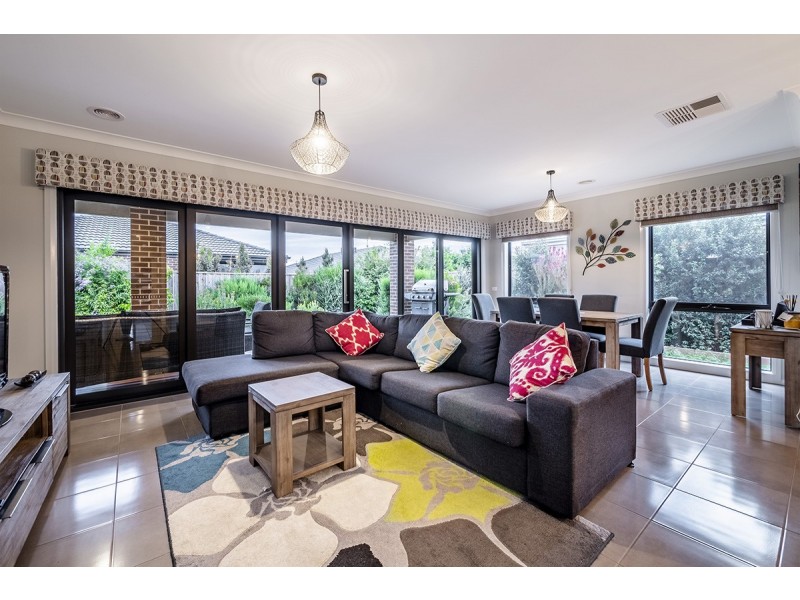 19 Union Street, Clyde North VIC 3978