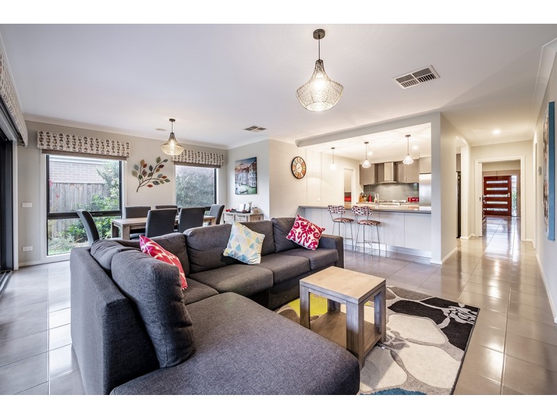 19 Union Street, Clyde North VIC 3978