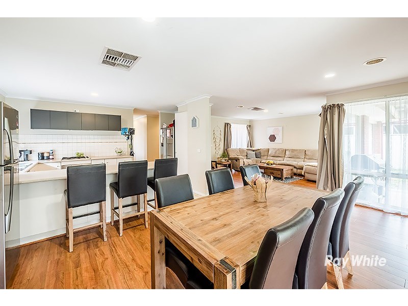 21 Monahans Road, Cranbourne West VIC 3977