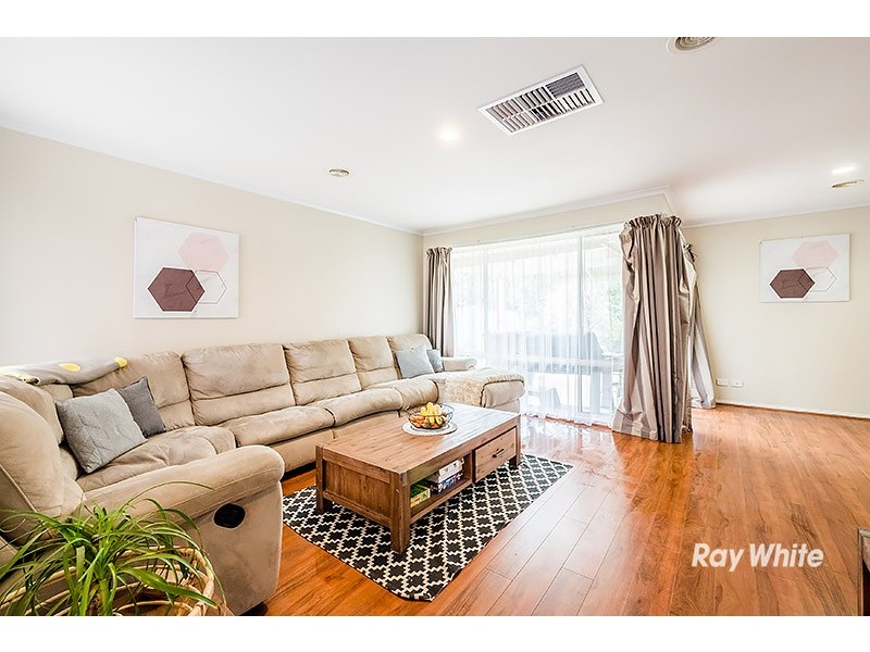 21 Monahans Road, Cranbourne West VIC 3977