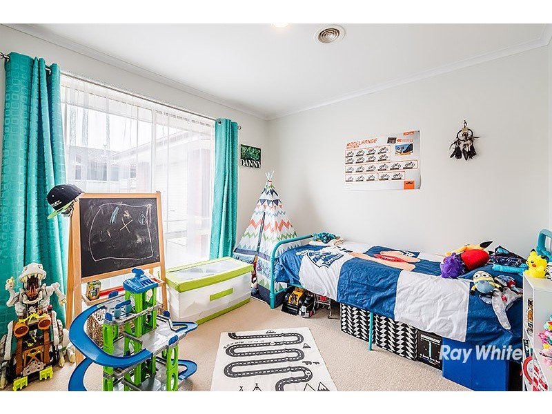 21 Monahans Road, Cranbourne West VIC 3977