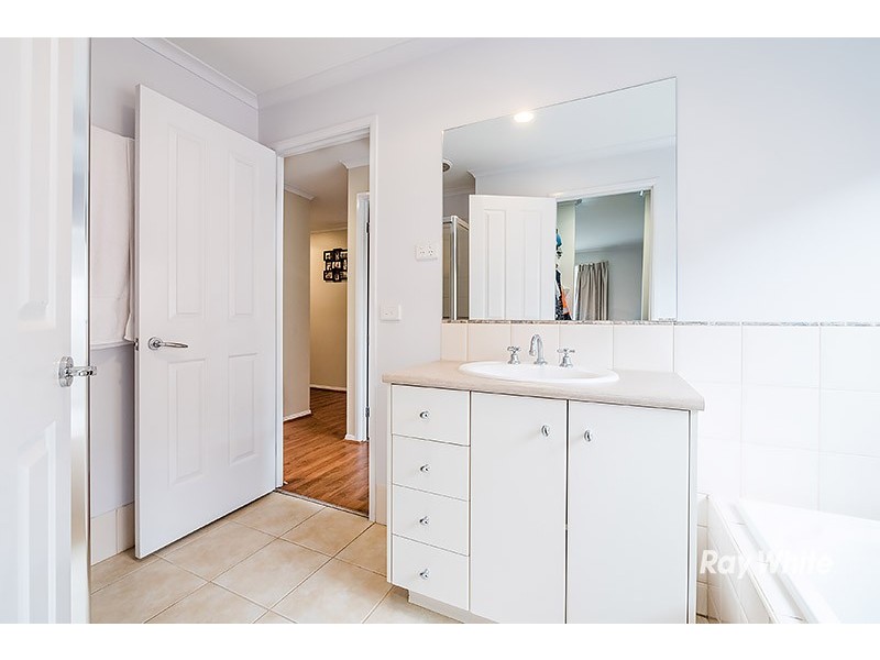 21 Monahans Road, Cranbourne West VIC 3977