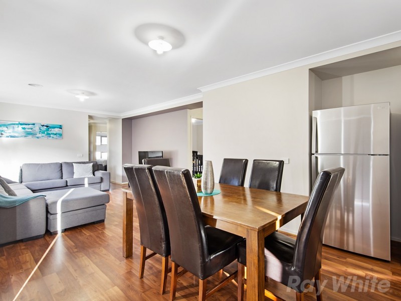 28 Prescott Drive, Cranbourne North VIC 3977