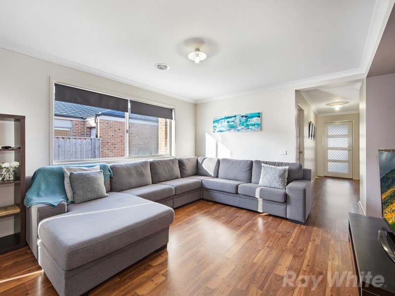 28 Prescott Drive, Cranbourne North VIC 3977