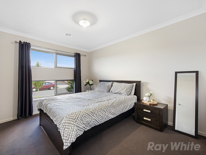 28 Prescott Drive, Cranbourne North VIC 3977
