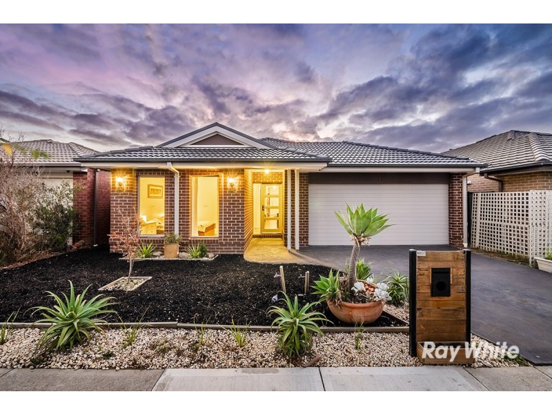 15 Ventasso Street, Clyde North VIC 3978