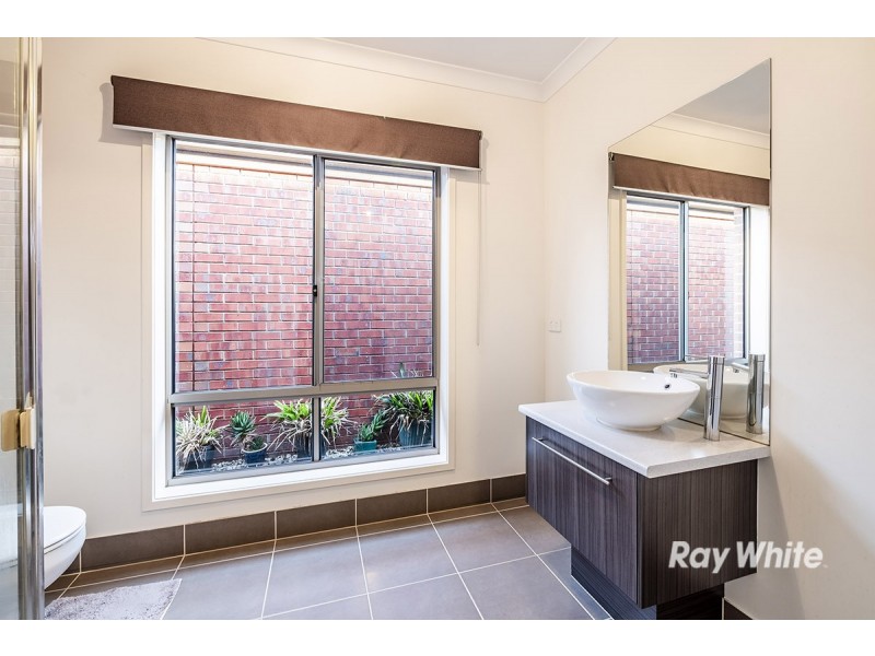 15 Ventasso Street, Clyde North VIC 3978