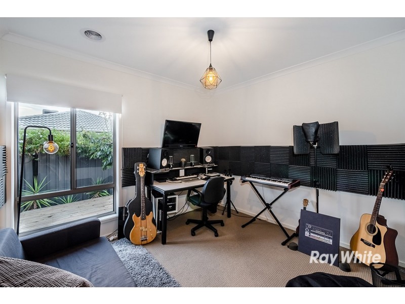 15 Ventasso Street, Clyde North VIC 3978