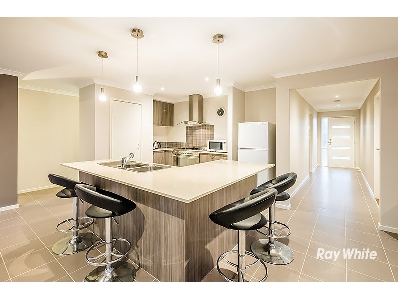 13 Mermaid Grove, Lyndhurst VIC 3975