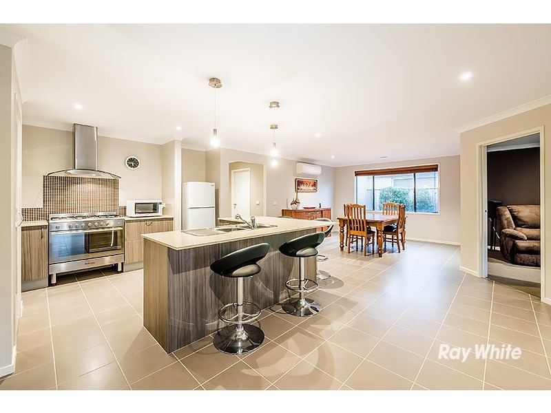 13 Mermaid Grove, Lyndhurst VIC 3975