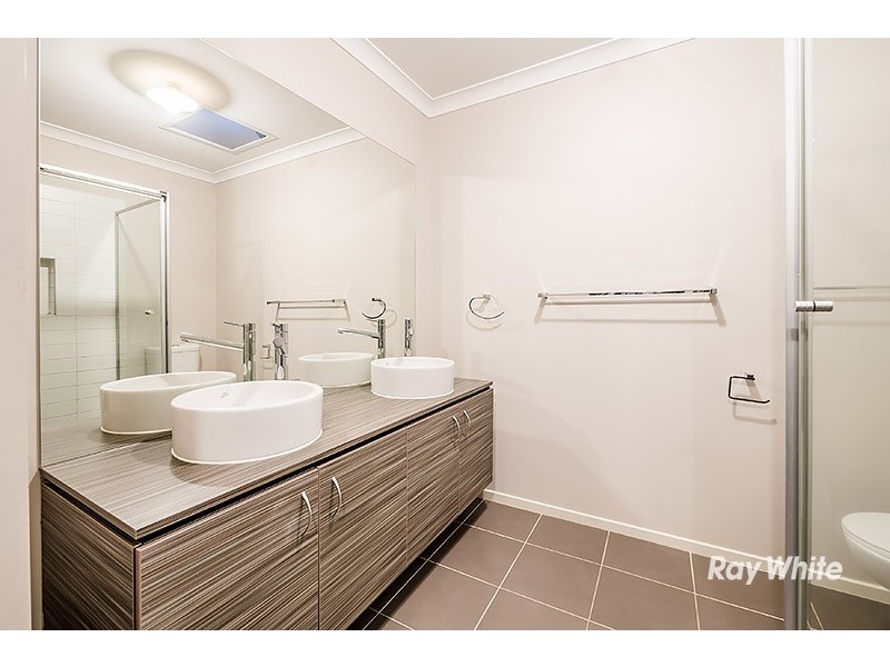 13 Mermaid Grove, Lyndhurst VIC 3975