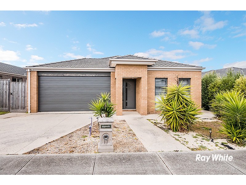 17 Olivebank Crescent, Cranbourne North VIC 3977