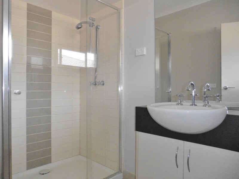 17 Olivebank Crescent, Cranbourne North VIC 3977