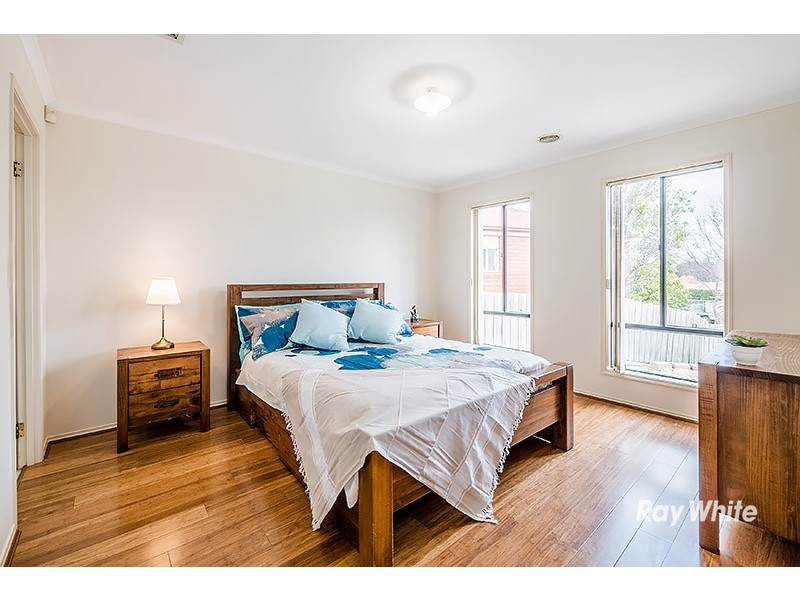 8 Bounty Way, Berwick VIC 3806