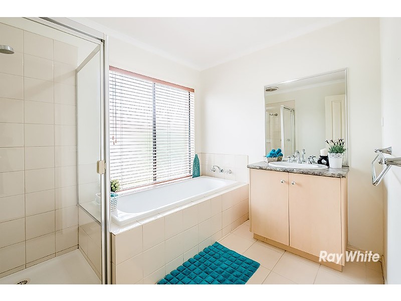 8 Bounty Way, Berwick VIC 3806