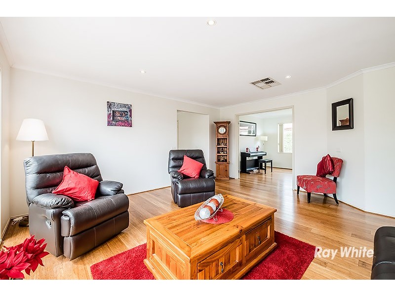 8 Bounty Way, Berwick VIC 3806