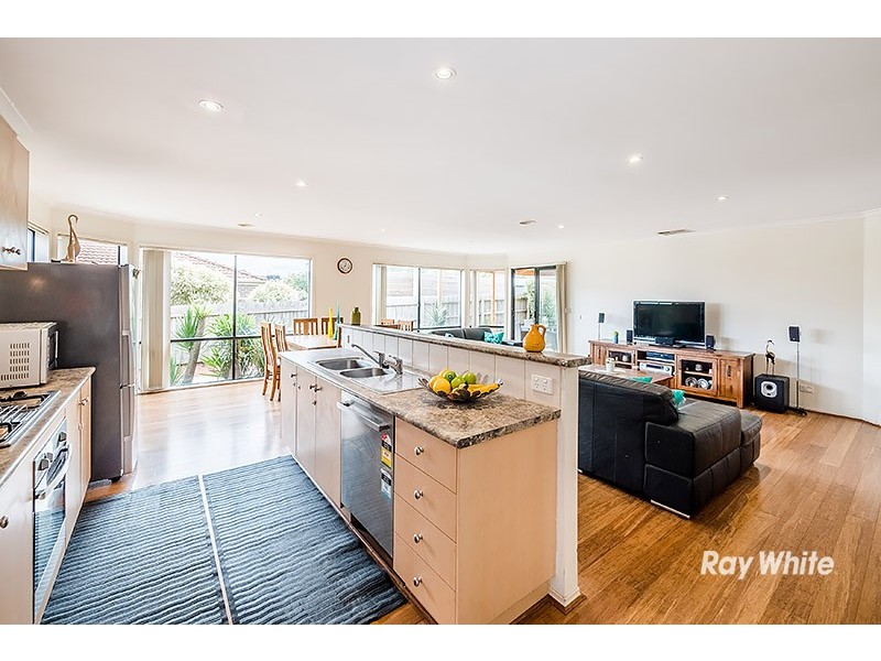 8 Bounty Way, Berwick VIC 3806