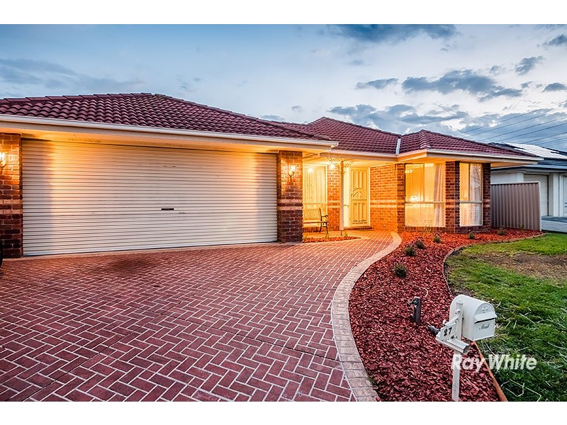 27 Hazelmere Avenue, Cranbourne West VIC 3977