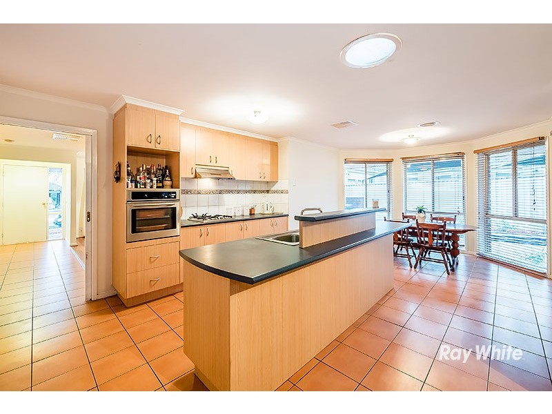 27 Hazelmere Avenue, Cranbourne West VIC 3977