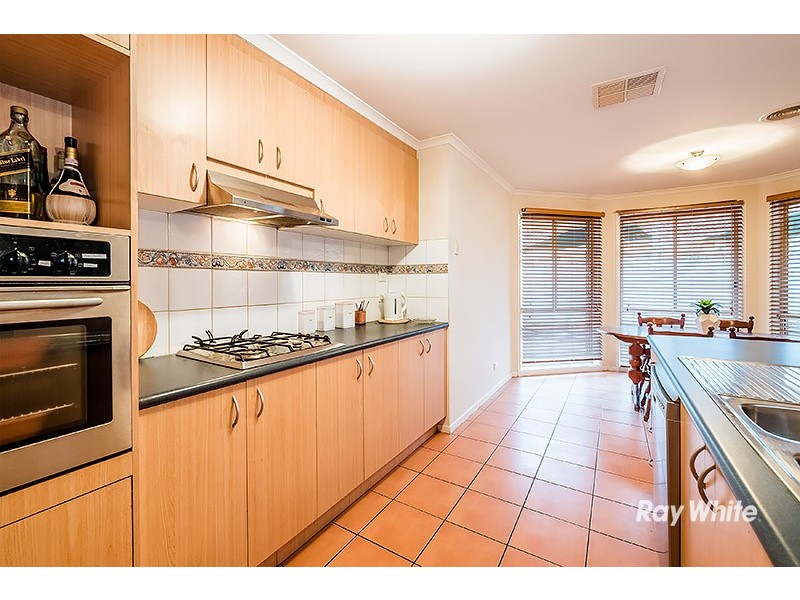 27 Hazelmere Avenue, Cranbourne West VIC 3977