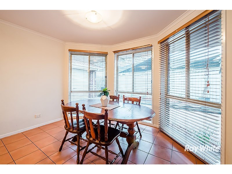 27 Hazelmere Avenue, Cranbourne West VIC 3977