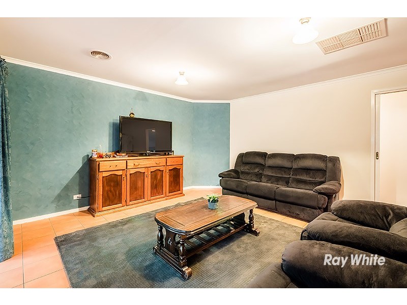 27 Hazelmere Avenue, Cranbourne West VIC 3977