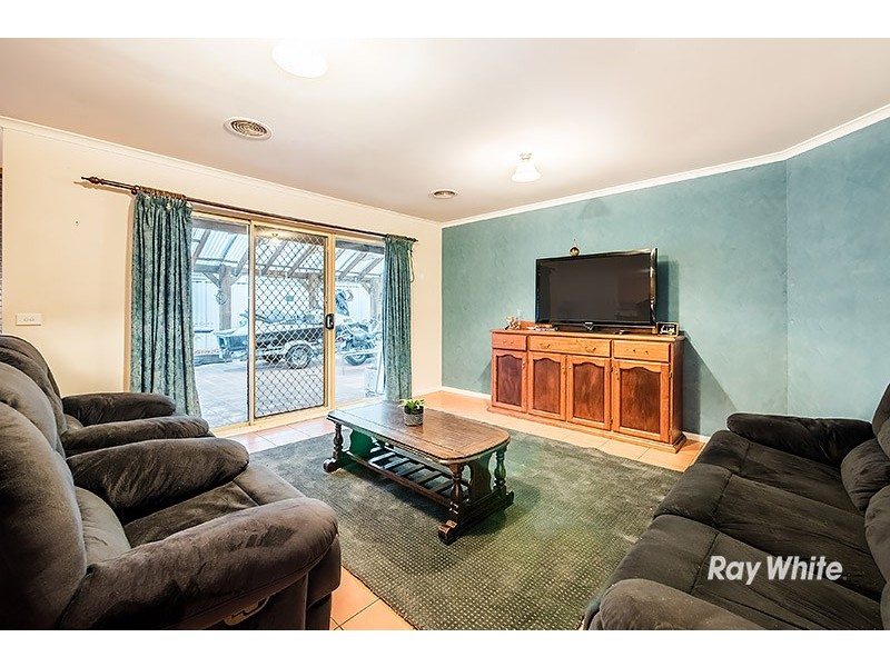 27 Hazelmere Avenue, Cranbourne West VIC 3977