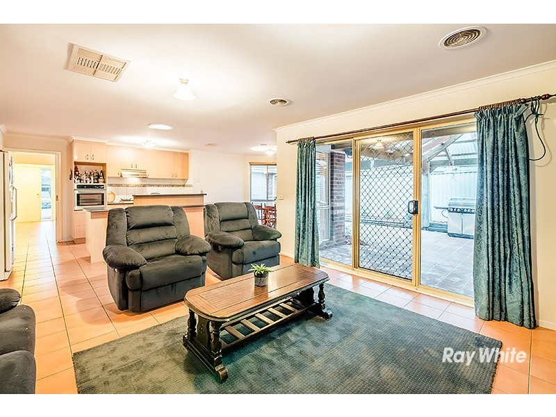 27 Hazelmere Avenue, Cranbourne West VIC 3977